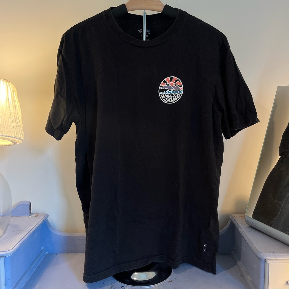 Extra Large Men’s Billabong Black Tee with Graphic Design
